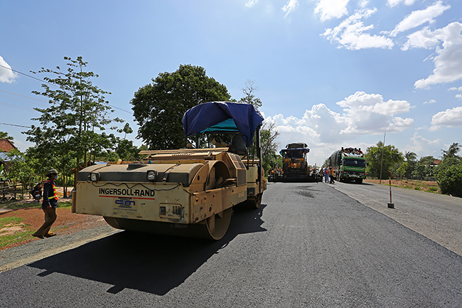 柬埔寨6号公路改建工程施工进展情况