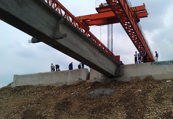 象山港接线工程蒋潭大桥开始梁板安装