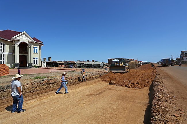 柬埔寨5号公路扩建工程施工进展情况